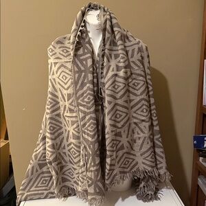 Aritzia Wilfred Wool Shawl in Soft Gray